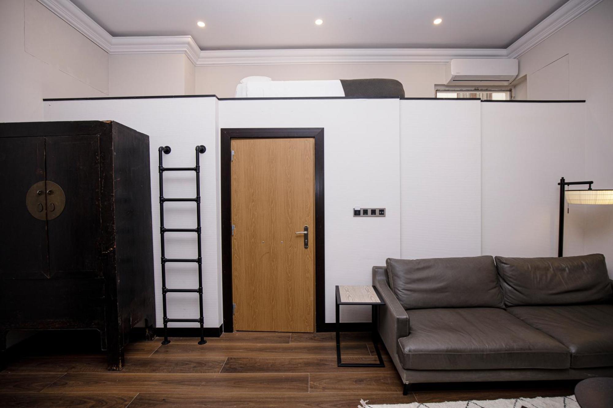 Beautiful Cosy Modern ,19th Century Building *