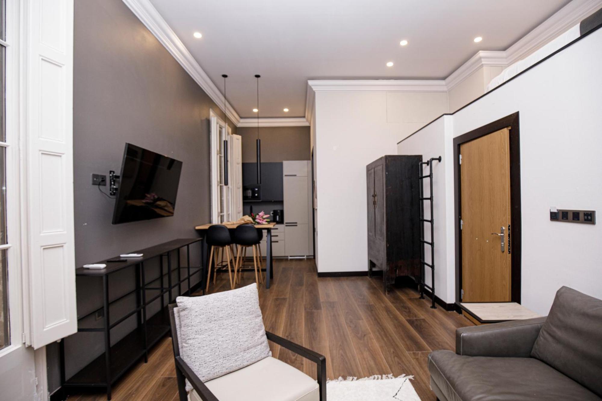 Appartement Beautiful Cosy Modern ,19th Century Building *