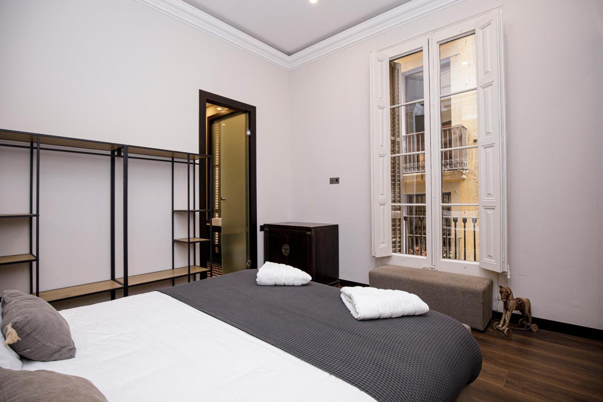 Beautiful Cosy Modern ,19th Century Building