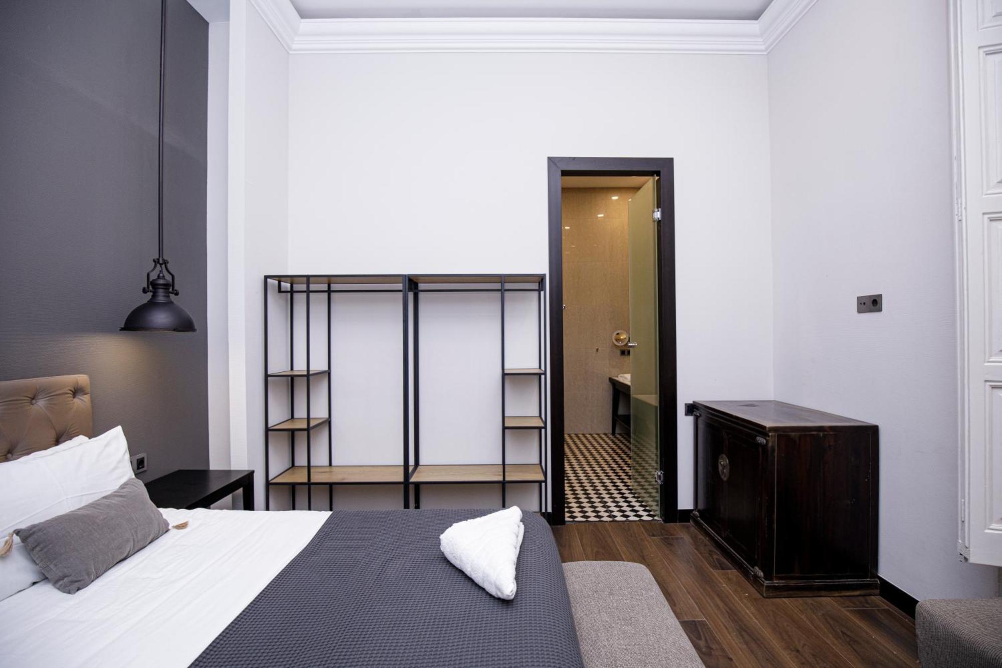 Beautiful Cosy Modern ,19th Century Building * Barcelone
