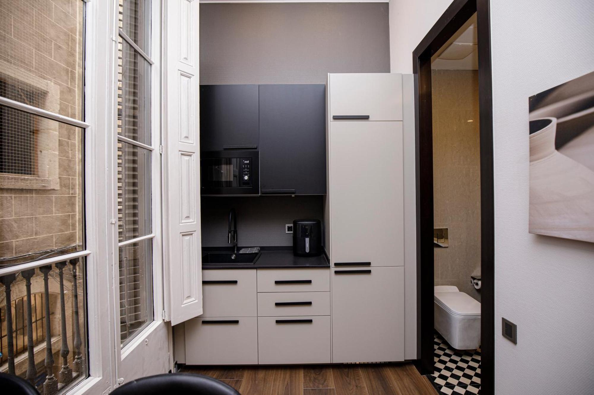 Appartement Beautiful Cosy Modern ,19th Century Building *