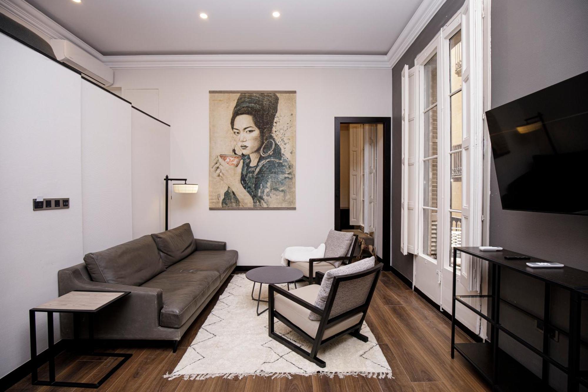Beautiful Cosy Modern ,19th Century Building Barcelone